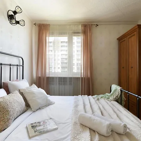 Elite By The Ii Apartment